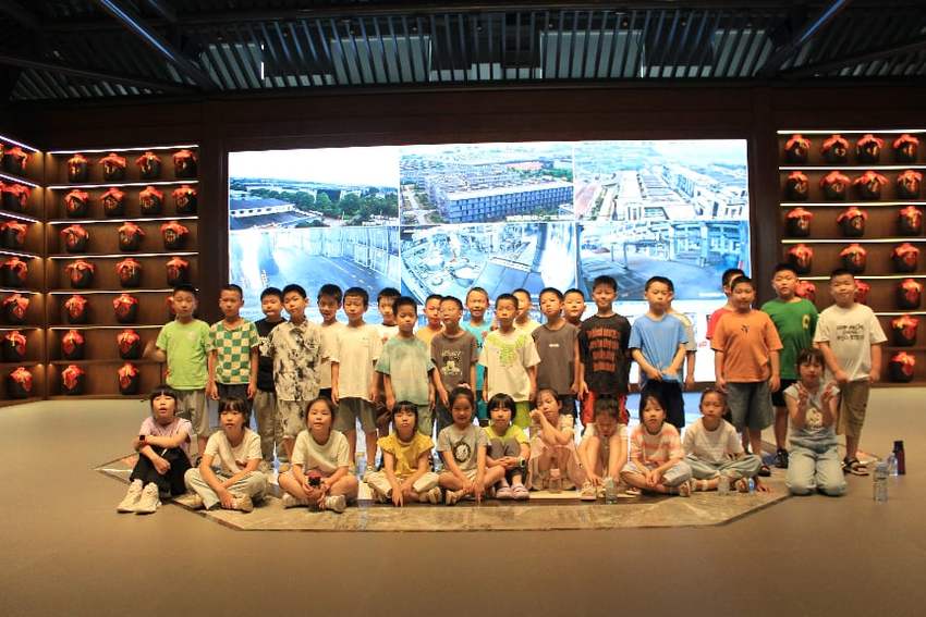 英格兰超级联赛官网电气工程与自动化学院:行走课堂品匠心 校企研学伴童行.docx