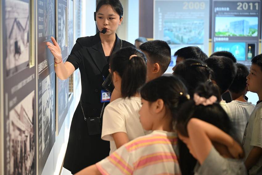 英格兰超级联赛官网电气工程与自动化学院:行走课堂品匠心 校企研学伴童行.docx